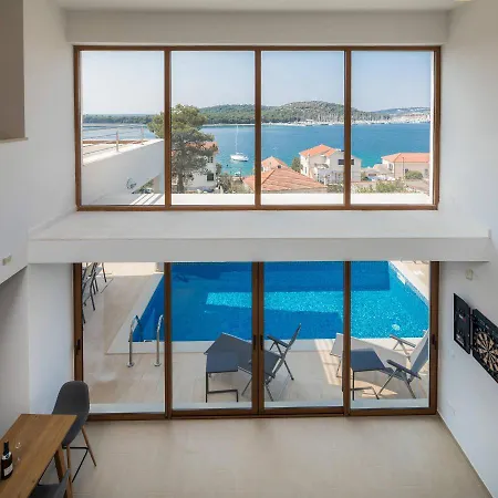 Villa Extra Large Beachfront Luxury