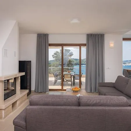 Villa Extra Large Beachfront Luxury *