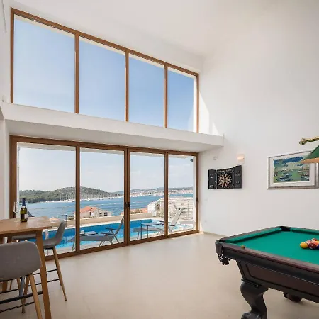 Extra Large Beachfront Luxury Villa *