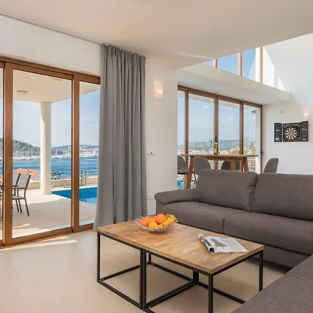 Extra Large Beachfront Luxury Villa *