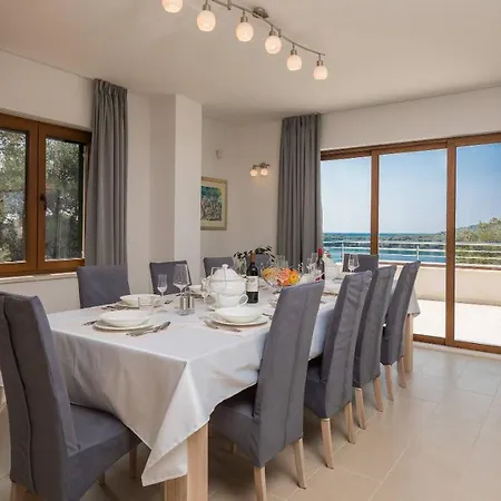 Villa Extra Large Beachfront Luxury *