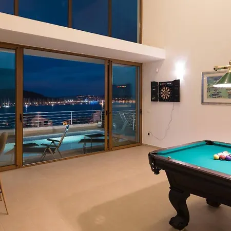 Villa Extra Large Beachfront Luxury *