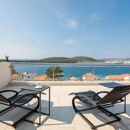 Villa Extra Large Beachfront Luxury *