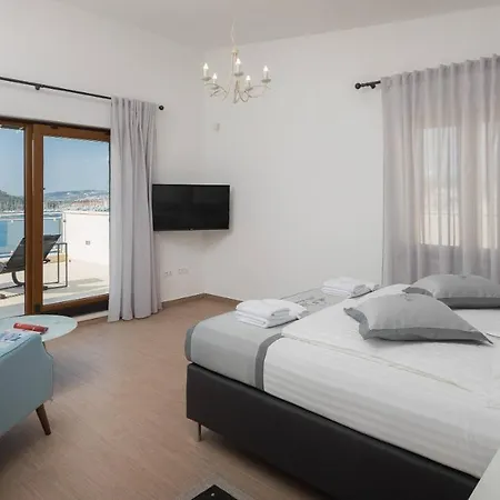Extra Large Beachfront Luxury * Rogoznica (Sibenik-Knin)