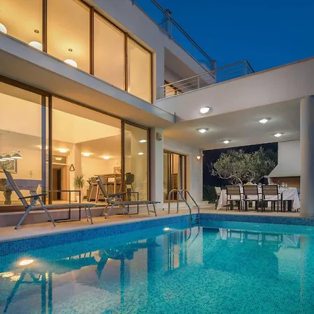 Extra Large Beachfront Luxury Villa