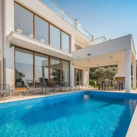 Extra Large Beachfront Luxury Villa